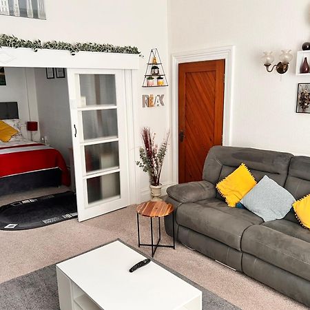 Victoria House - Self Catering Quiet Guesthouse - Adult Singles And Couples Only 黑潭 外观 照片