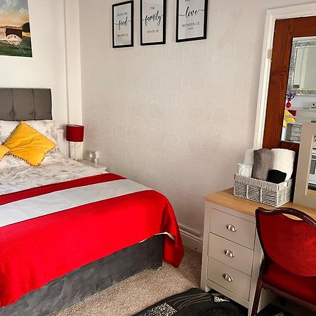 Victoria House - Self Catering Quiet Guesthouse - Adult Singles And Couples Only 黑潭 外观 照片