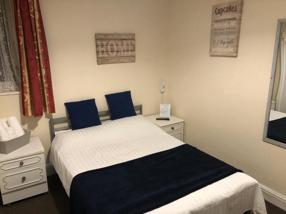 Victoria House - Self Catering Quiet Guesthouse - Adult Singles And Couples Only 黑潭 外观 照片