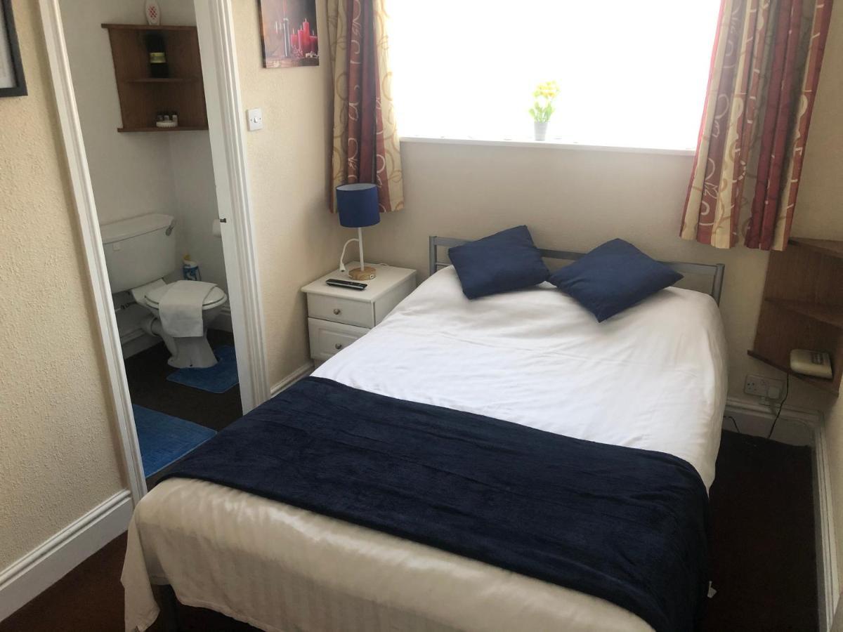 Victoria House - Self Catering Quiet Guesthouse - Adult Singles And Couples Only 黑潭 外观 照片