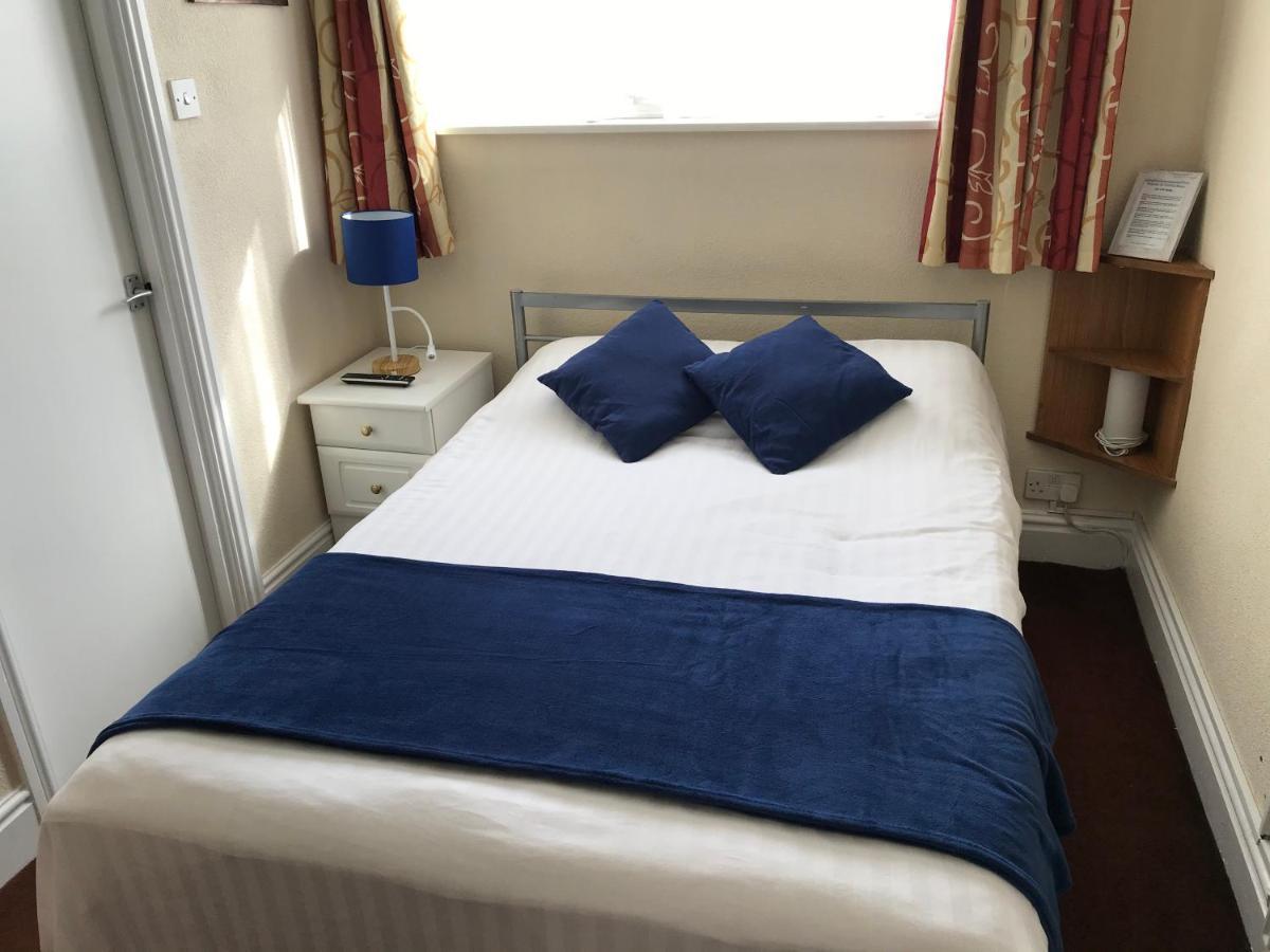 Victoria House - Self Catering Quiet Guesthouse - Adult Singles And Couples Only 黑潭 外观 照片