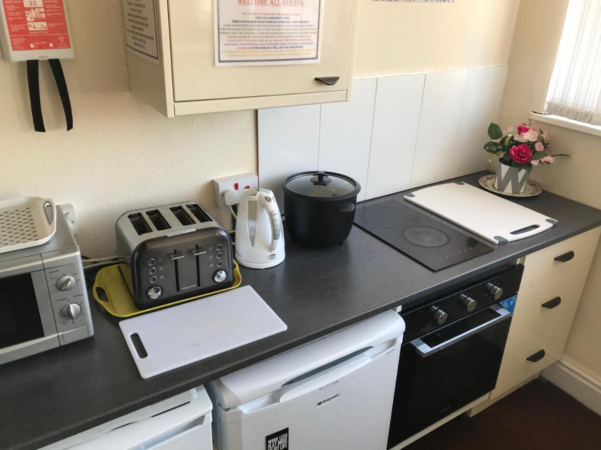 Victoria House - Self Catering Quiet Guesthouse - Adult Singles And Couples Only 黑潭 外观 照片