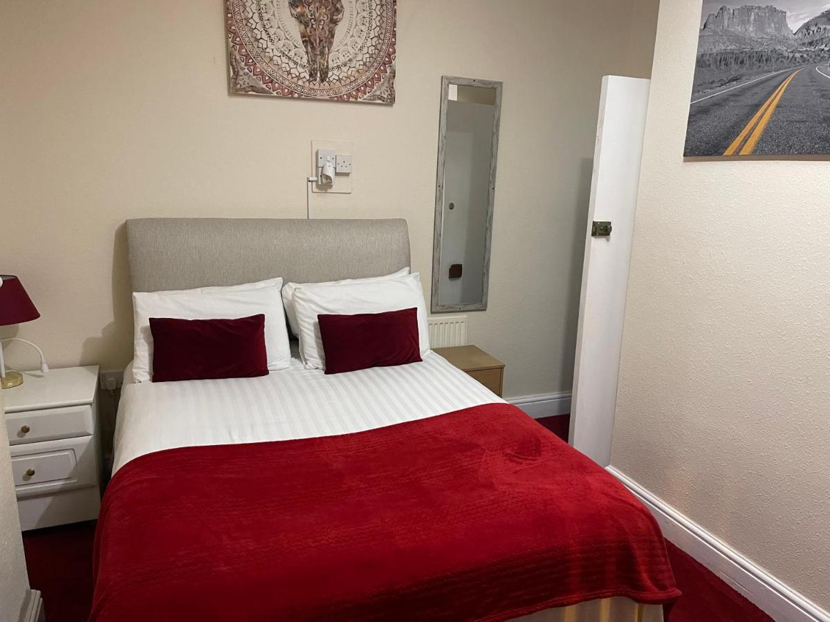 Victoria House - Self Catering Quiet Guesthouse - Adult Singles And Couples Only 黑潭 外观 照片