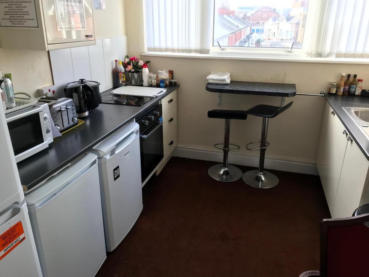 Victoria House - Self Catering Quiet Guesthouse - Adult Singles And Couples Only 黑潭 外观 照片