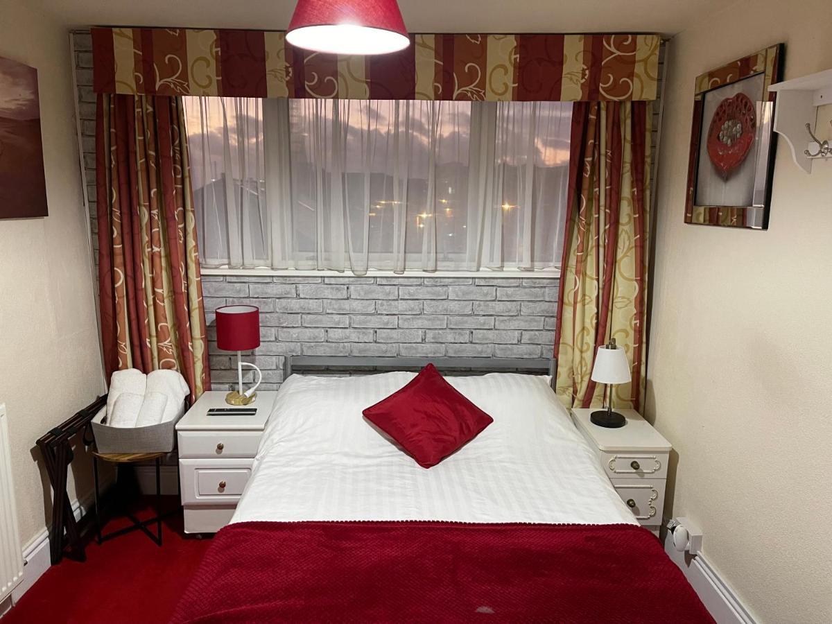 Victoria House - Self Catering Quiet Guesthouse - Adult Singles And Couples Only 黑潭 外观 照片