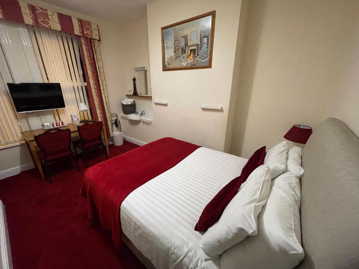 Victoria House - Self Catering Quiet Guesthouse - Adult Singles And Couples Only 黑潭 外观 照片