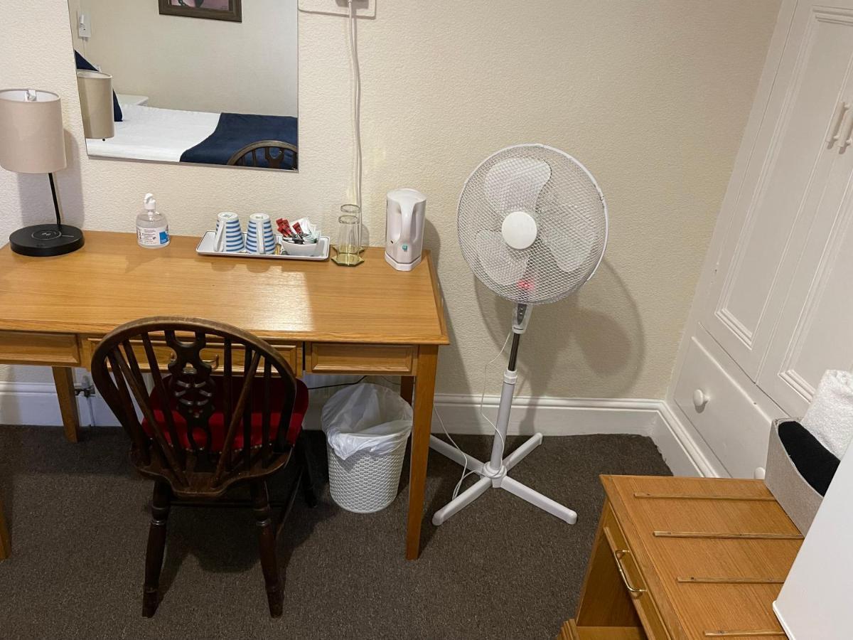 Victoria House - Self Catering Quiet Guesthouse - Adult Singles And Couples Only 黑潭 外观 照片