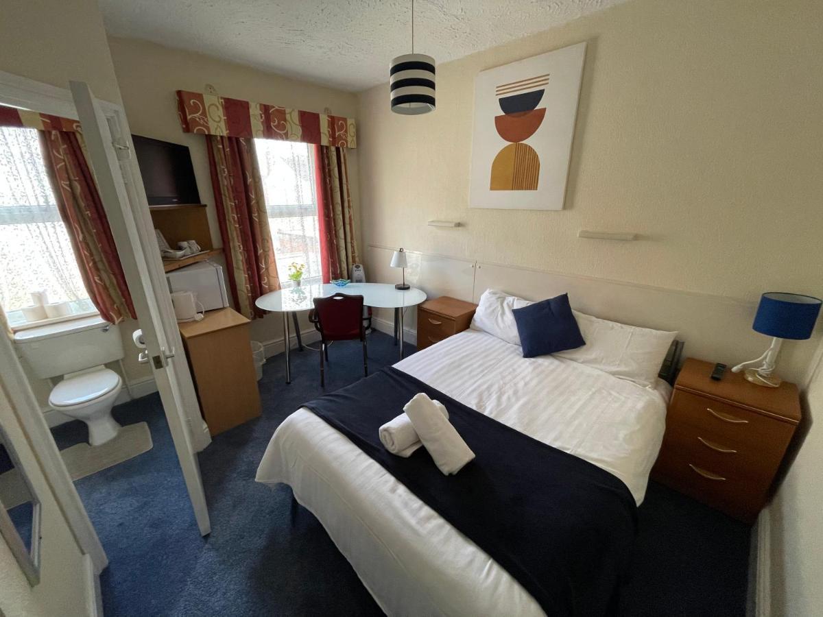Victoria House - Self Catering Quiet Guesthouse - Adult Singles And Couples Only 黑潭 外观 照片