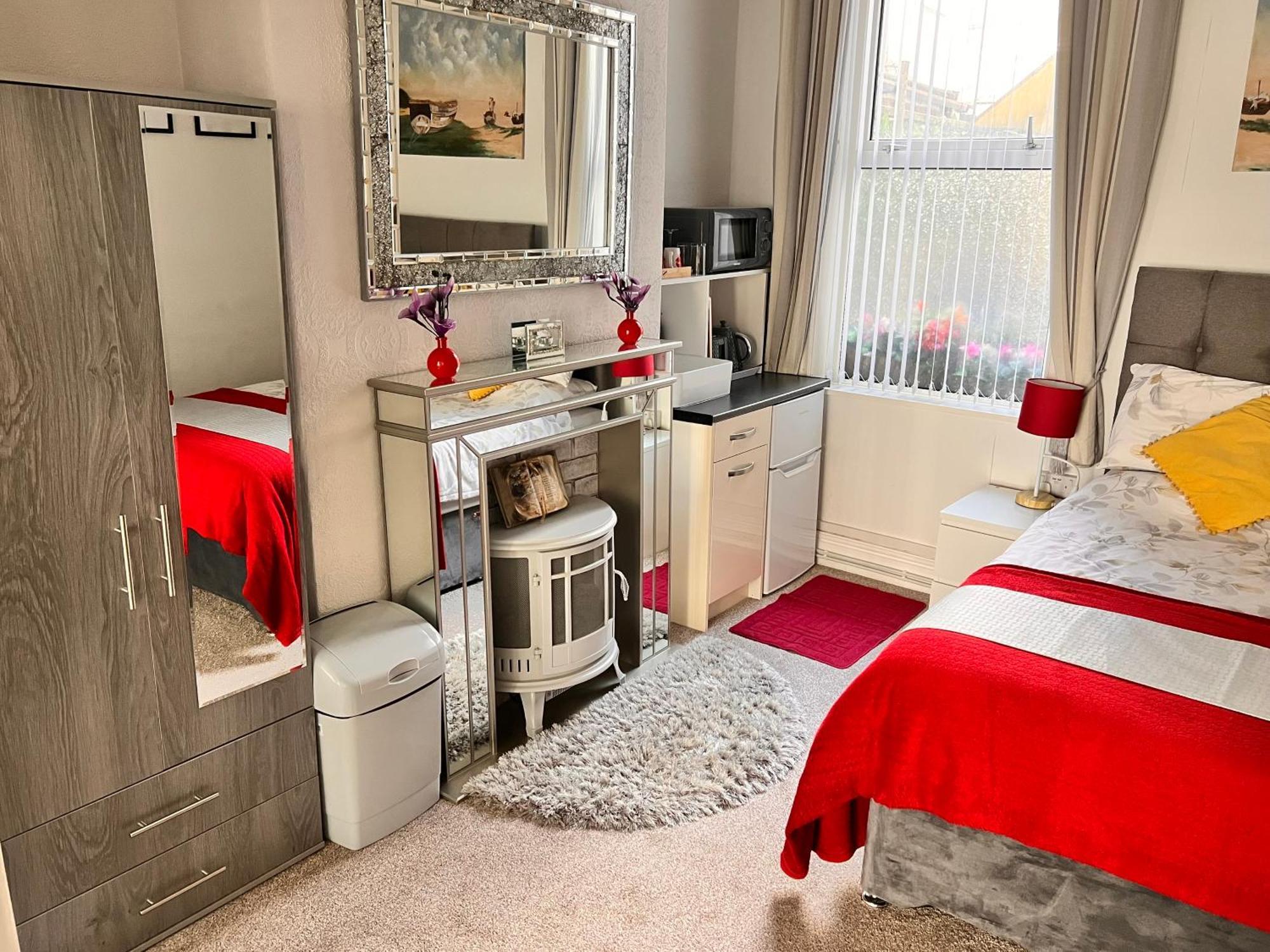 Victoria House - Self Catering Quiet Guesthouse - Adult Singles And Couples Only 黑潭 外观 照片