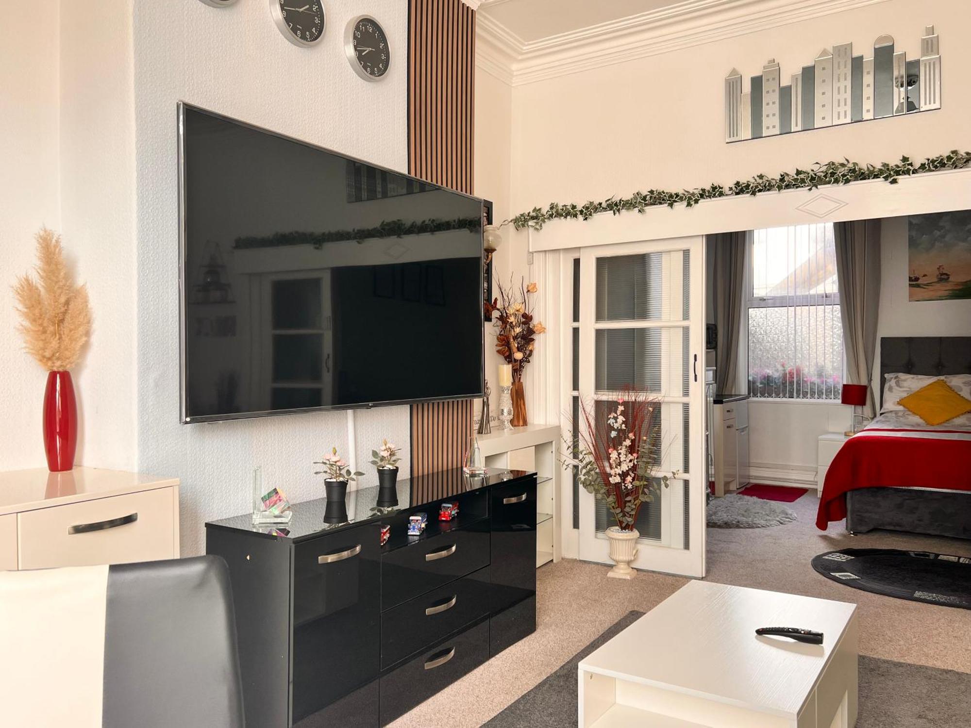 Victoria House - Self Catering Quiet Guesthouse - Adult Singles And Couples Only 黑潭 外观 照片