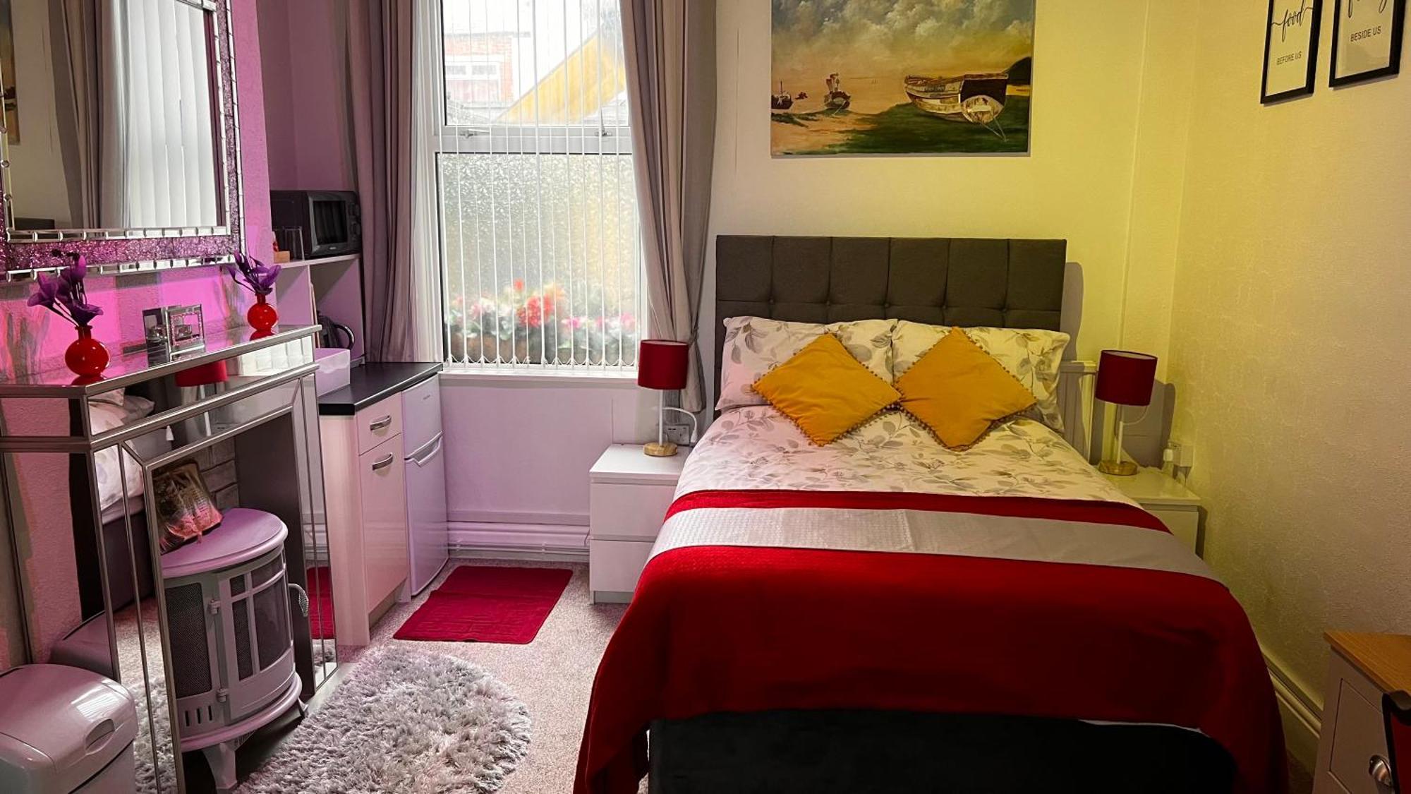 Victoria House - Self Catering Quiet Guesthouse - Adult Singles And Couples Only 黑潭 外观 照片