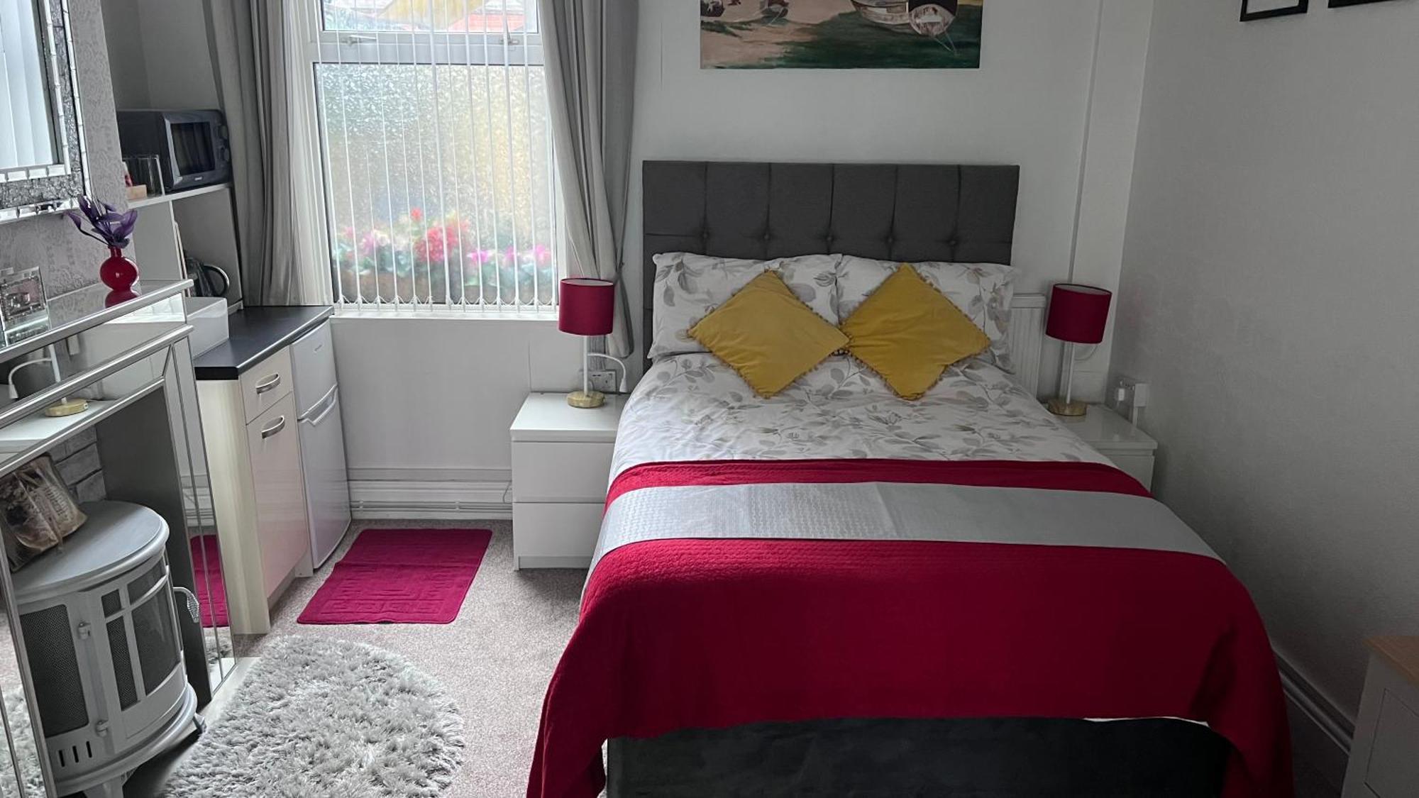 Victoria House - Self Catering Quiet Guesthouse - Adult Singles And Couples Only 黑潭 外观 照片