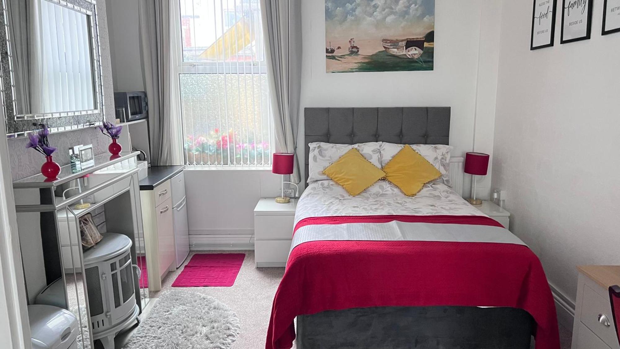 Victoria House - Self Catering Quiet Guesthouse - Adult Singles And Couples Only 黑潭 外观 照片