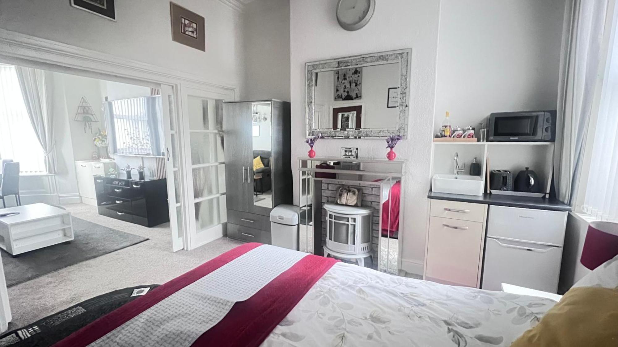 Victoria House - Self Catering Quiet Guesthouse - Adult Singles And Couples Only 黑潭 外观 照片