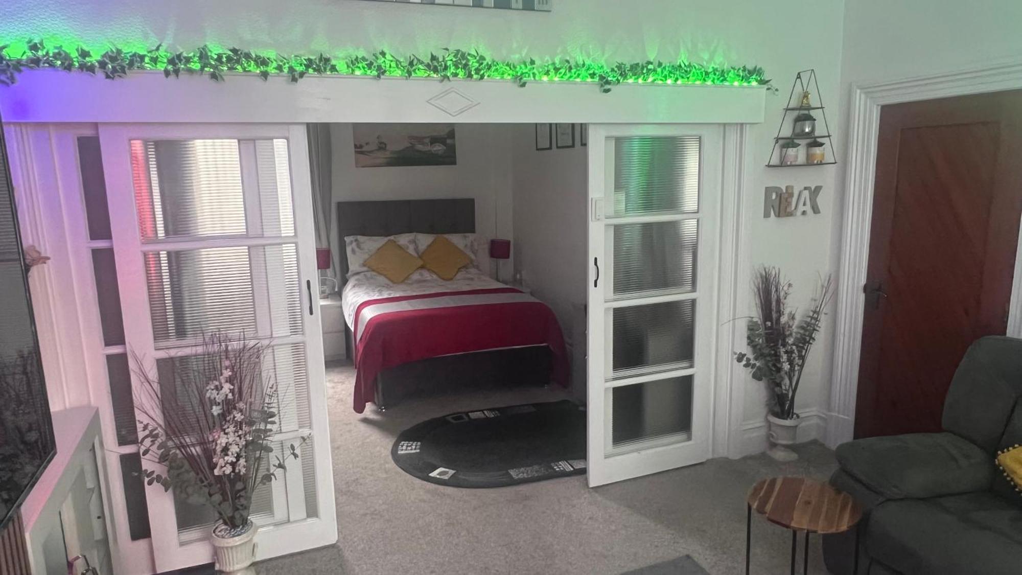 Victoria House - Self Catering Quiet Guesthouse - Adult Singles And Couples Only 黑潭 外观 照片