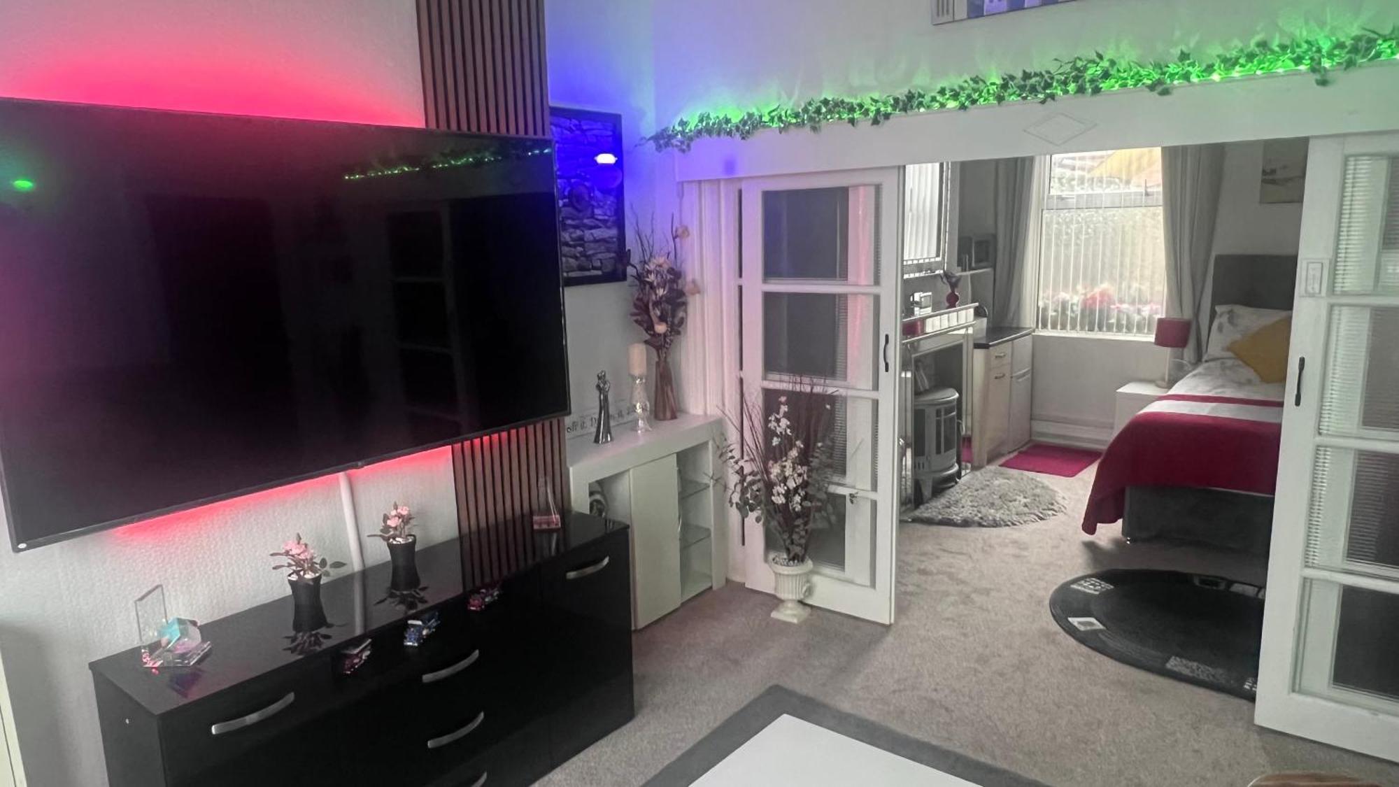 Victoria House - Self Catering Quiet Guesthouse - Adult Singles And Couples Only 黑潭 外观 照片