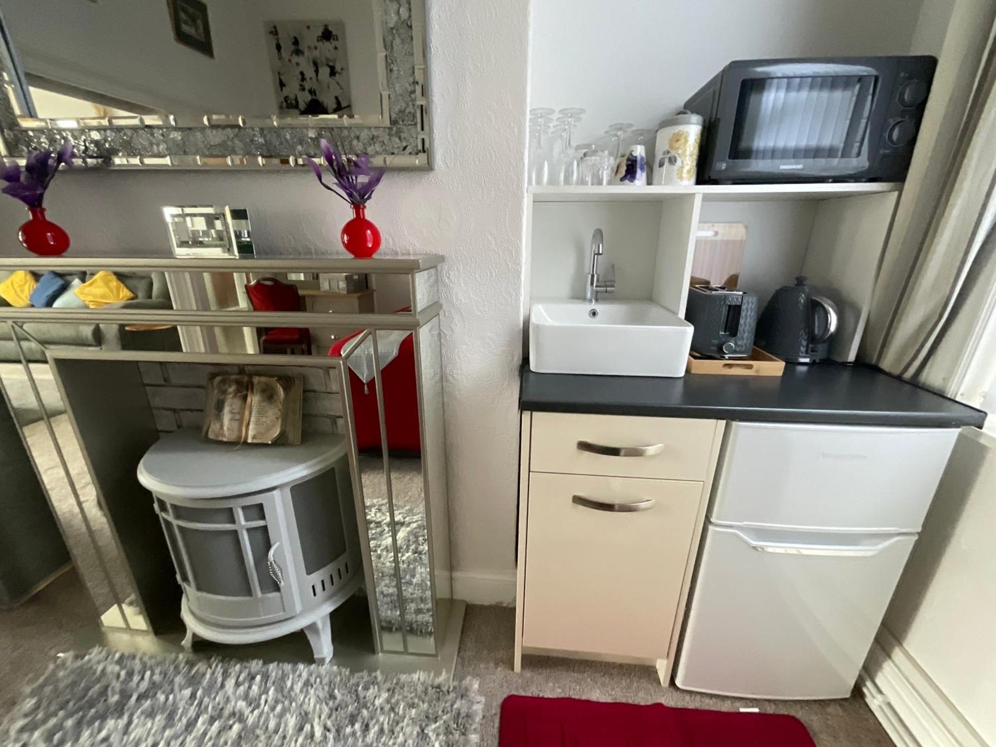 Victoria House - Self Catering Quiet Guesthouse - Adult Singles And Couples Only 黑潭 外观 照片