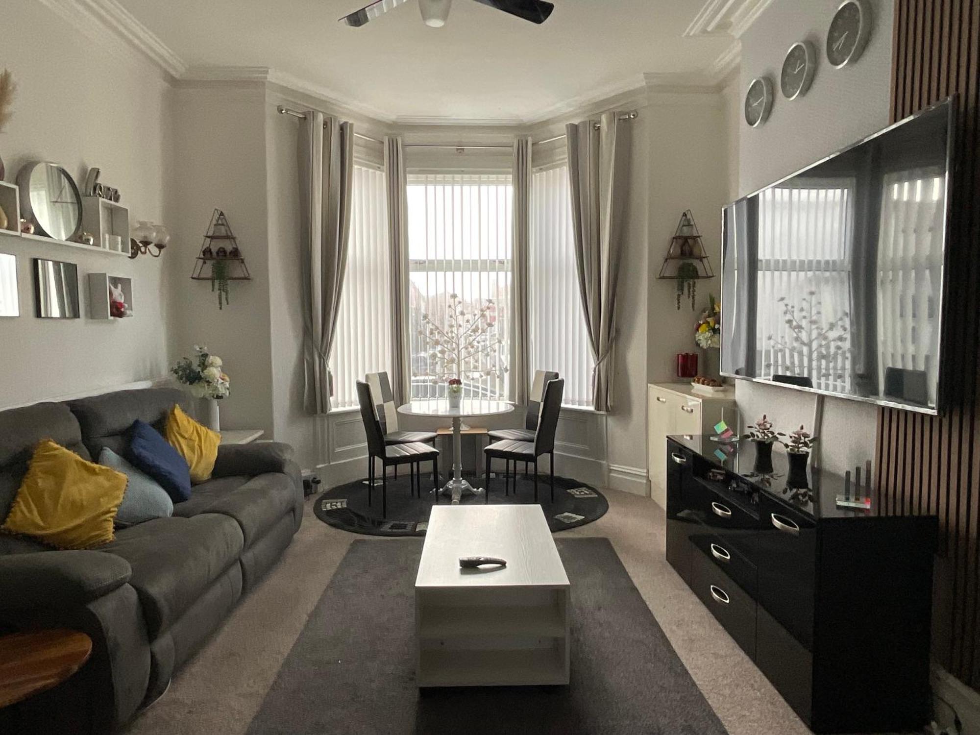 Victoria House - Self Catering Quiet Guesthouse - Adult Singles And Couples Only 黑潭 外观 照片