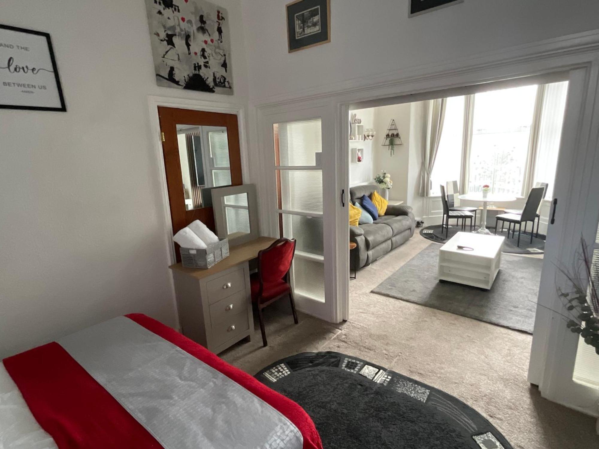 Victoria House - Self Catering Quiet Guesthouse - Adult Singles And Couples Only 黑潭 外观 照片