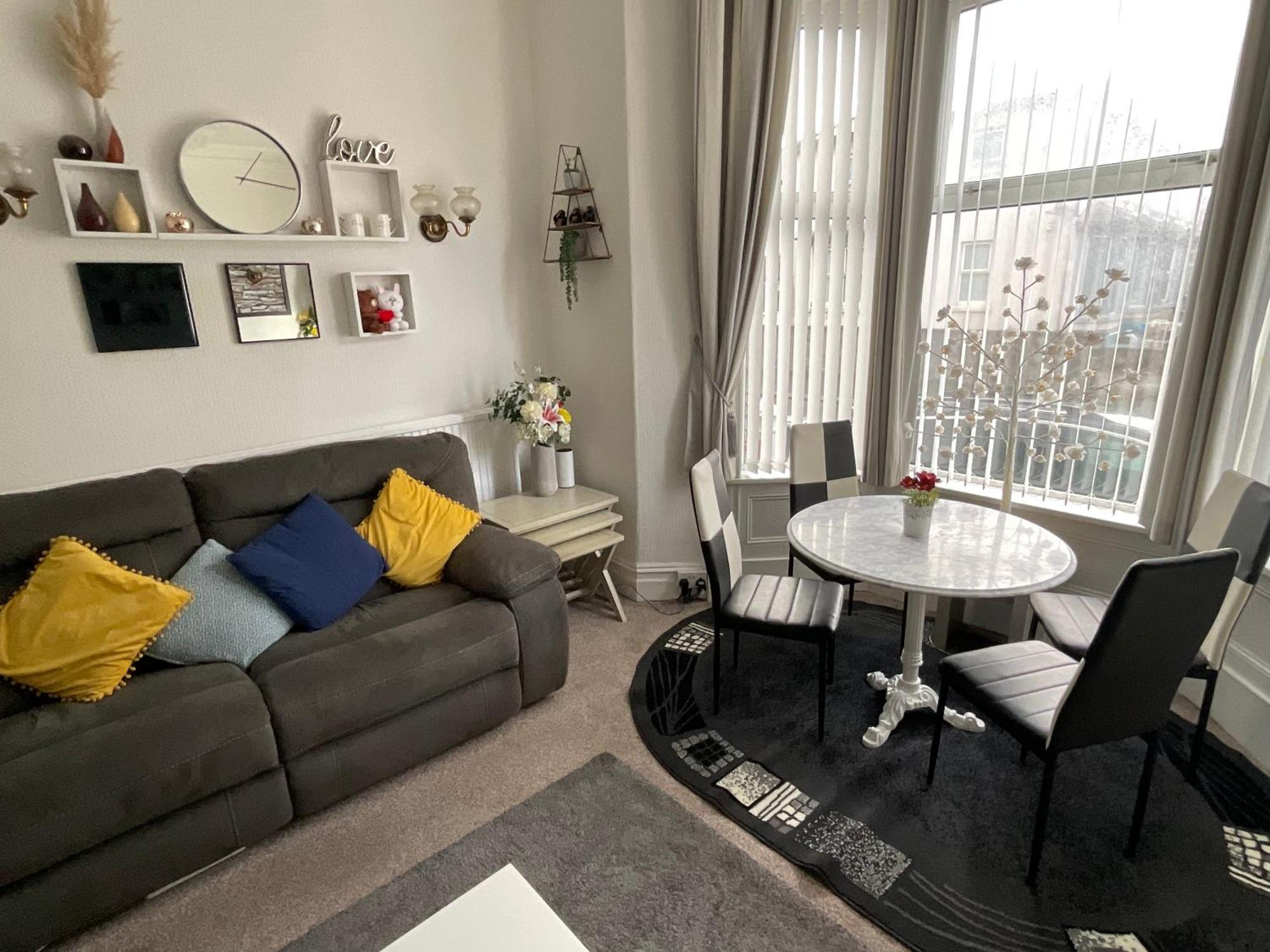 Victoria House - Self Catering Quiet Guesthouse - Adult Singles And Couples Only 黑潭 外观 照片