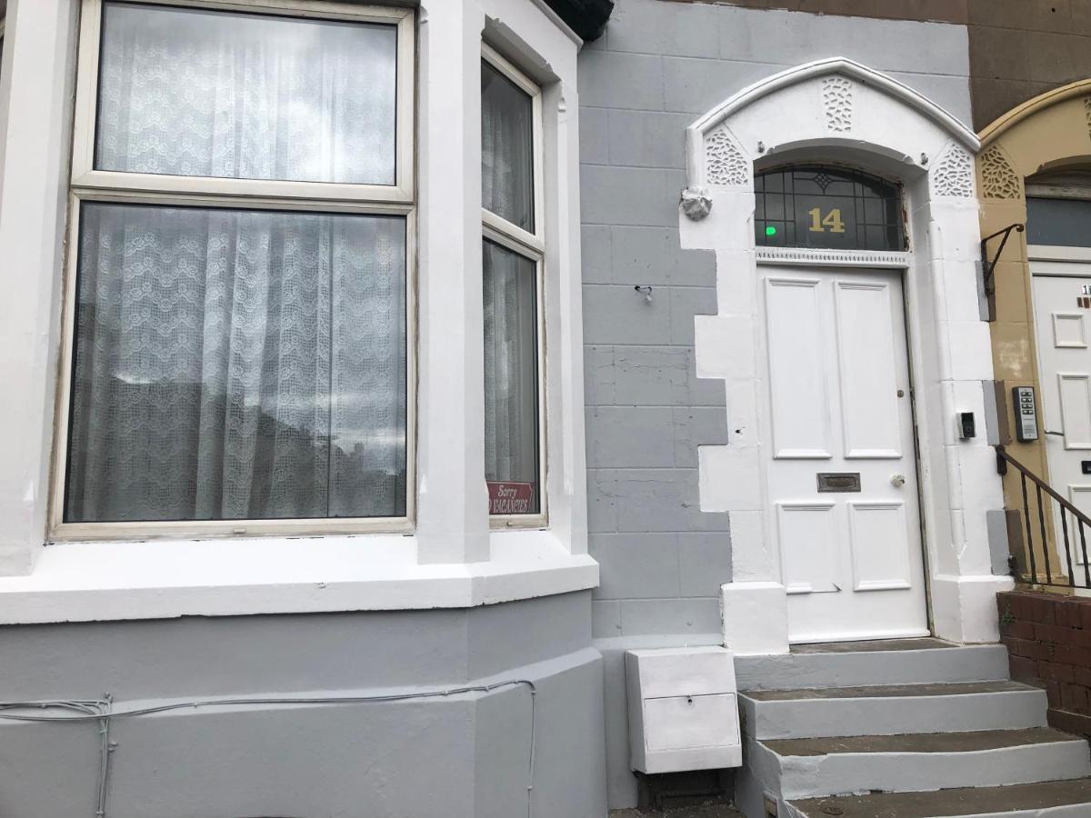 Victoria House - Self Catering Quiet Guesthouse - Adult Singles And Couples Only 黑潭 外观 照片